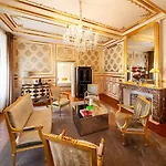 Hotel Le Place D'armes - Relais & Chateaux