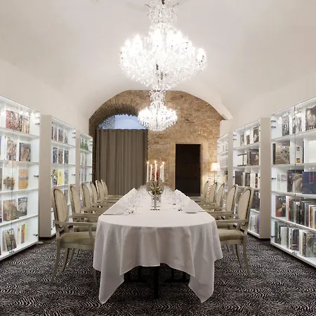 호텔 Le Place D'armes - Relais & Chateaux