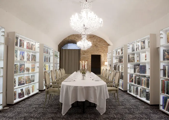 Otel Le Place D'armes - Relais & Chateaux